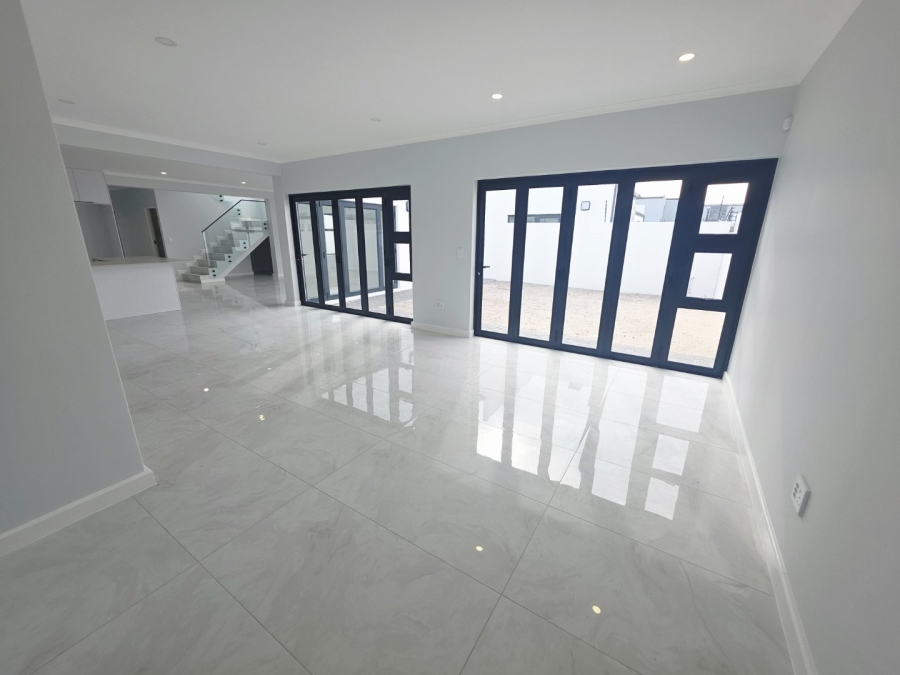 5 Bedroom Property for Sale in Sandown Western Cape